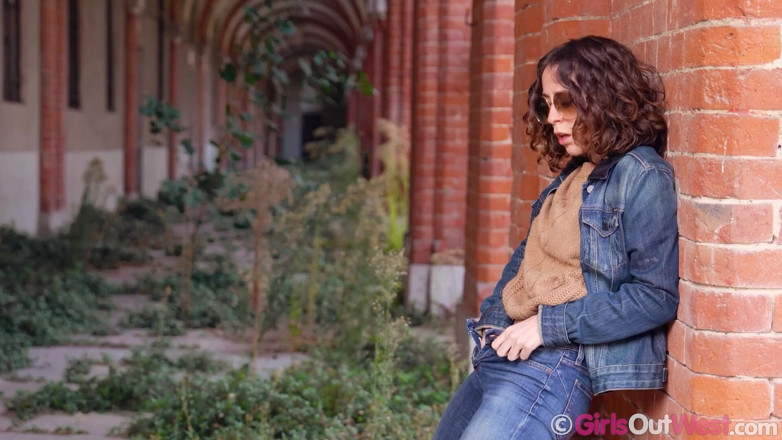 Girls Out West: Hot Brunette Teen Pulls Her Panties Aside and Fingers Her...