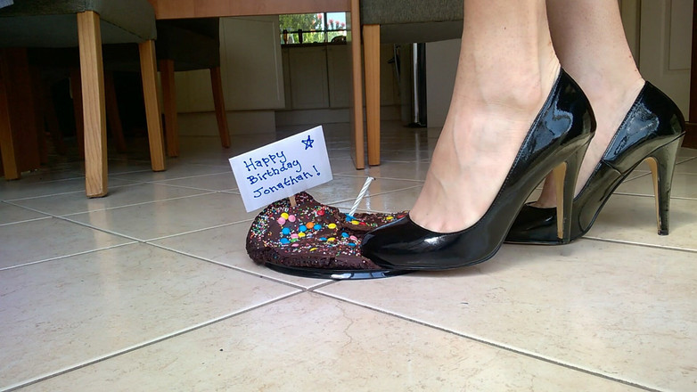 Labek: Crush kek hari jadi Jonathan