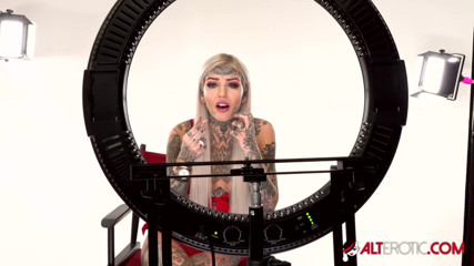Alt Erotic: Entrevista detrás de escena con la bomba australiana tatuada Amber...
