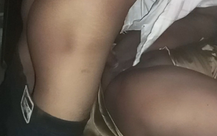 Stepmom baby: 向年长的混蛋阿姨吐口水 2