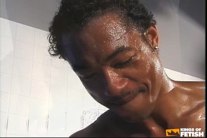 Gay Diaries: काला लड़का बिस्तर पर स्प्रेड ईगल पोजीशन में तंग गांड वाली दोस्त को चोदता है