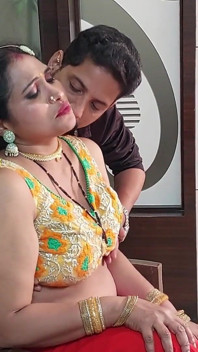 Desi Beauty MILF Bhabhi Desi Sex with Client