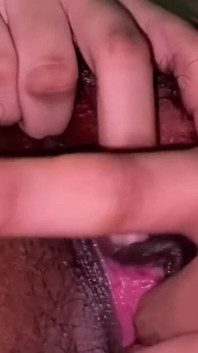 엉덩이 두꺼운 보지, 긴 하루를 보낸 후 휴식을 취하십시오.
