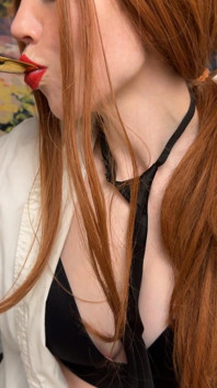 Cosplay Kim Bluestone as Makima From Chainsaw Man Mouth Fetish Tongue Fetish Video Licking Spoons with a Long Tongue