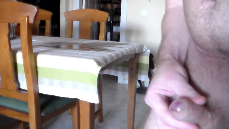 Sex hub male: John plast op de tafel en het tafelkleed