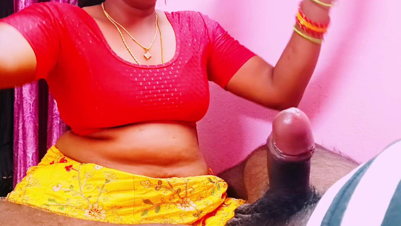 Telugu honey lips: インド系の義理の姉妹と義理の兄がアメージング、クレイジーなカウガールセックス。テルグ語のダーティートーク。