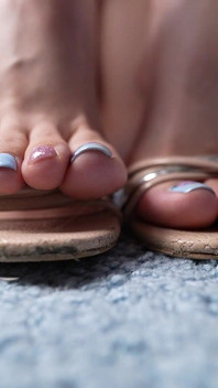 Giantess Feet Are in Tiny City! Will the Tiny Disappear?