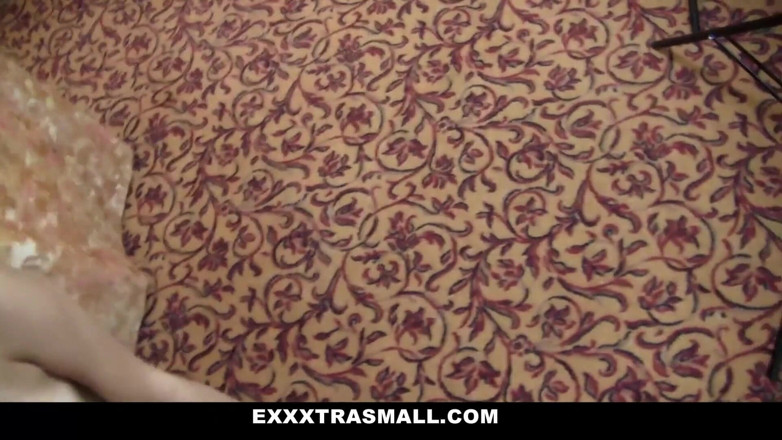 Exxxtra Small: Laskavost cizinců