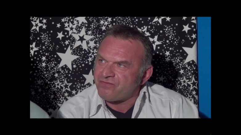 Just X Star: Porcii din cartier