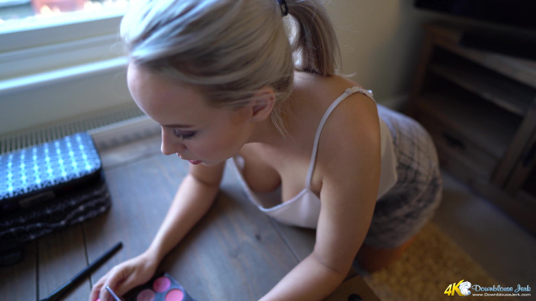 DownblouseJerk: Millie Fenton - Čeká na tebe!