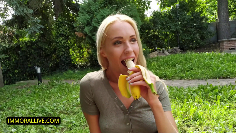 Immoral Family: Děvka blondýnka má panenství od nevlastního bratra - Sexy nevlastní sestra...