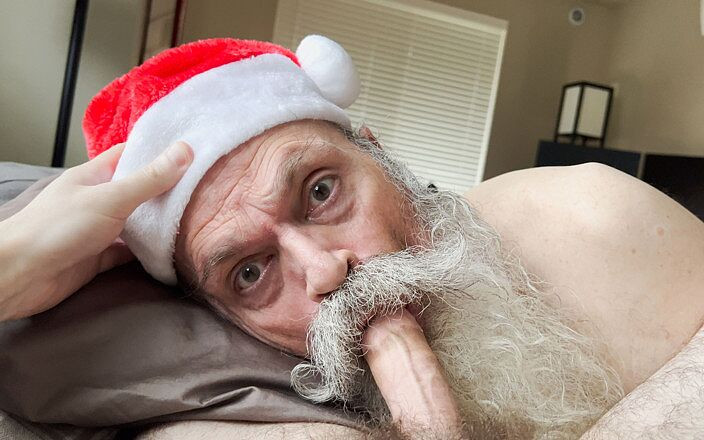 FuzzyBeardBoy: Santa Sucks Cock and Swallows Cum
