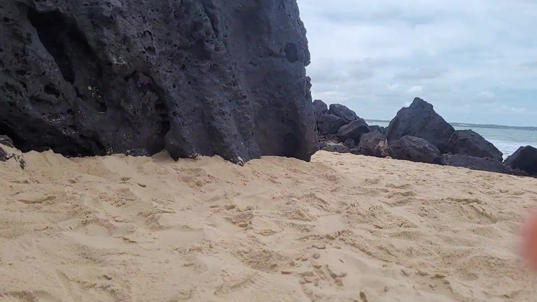 Srta XXX: Une belle Brésilienne se fait baiser sur la plage avec...