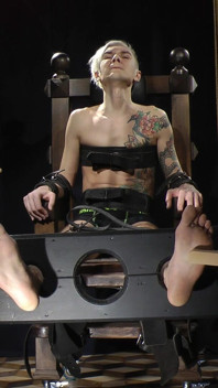 Nicky Tickling Block Throne