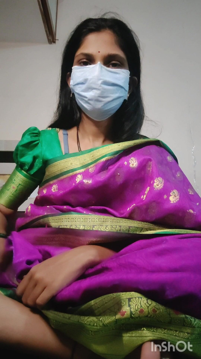 Desishycouple: Desi Bhabhi Shivani Terangsang Dengan Saree Merah Muda. Video Lengkap.