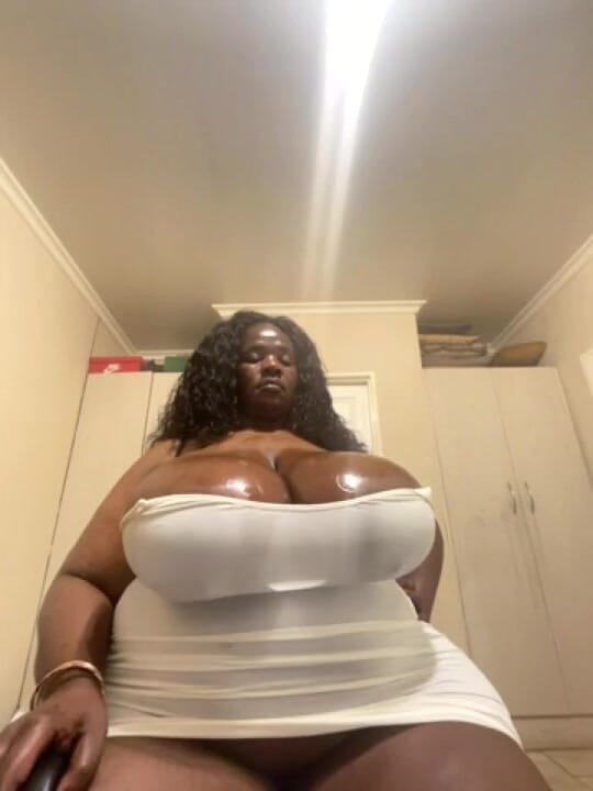Legendary Booty Overdose: Showing of Sexy Body