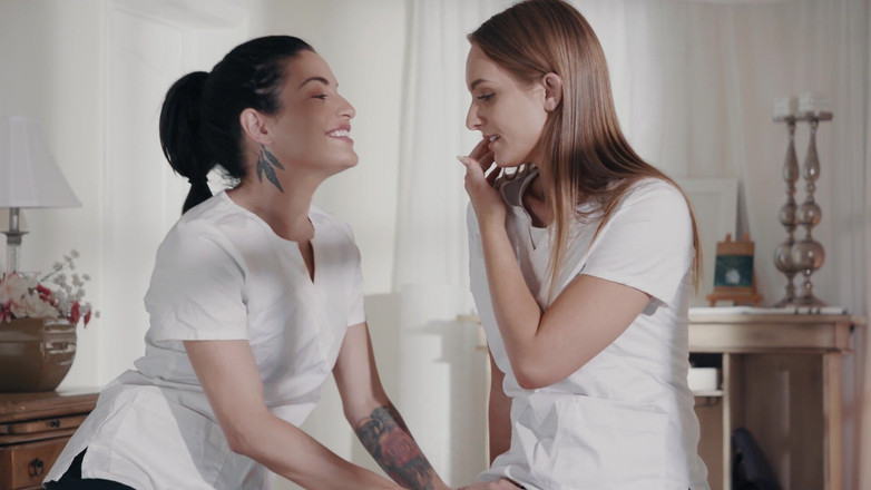 SweetheartVideo: Lesbický anální 3_scene 1_living pro lesbický anál