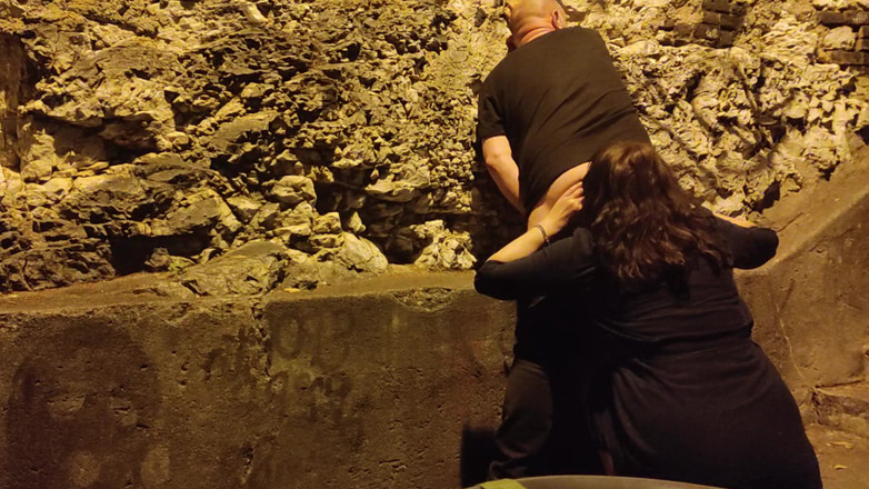 Toilet Mommy: 남자의 엉덩이를 맛보는 핫한 소녀