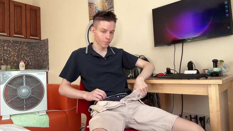 Morflot24: Visste du att fjärrarbetaren Evgeny rycker iväg vid datorn?