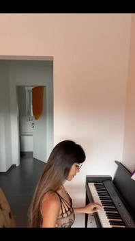 Myslíš, že dokážu svést svoji učitelku klavíru