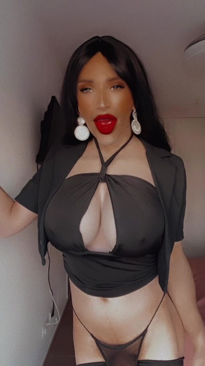 Sissy Slut Brianna: Olhar doce, intenções perigosas