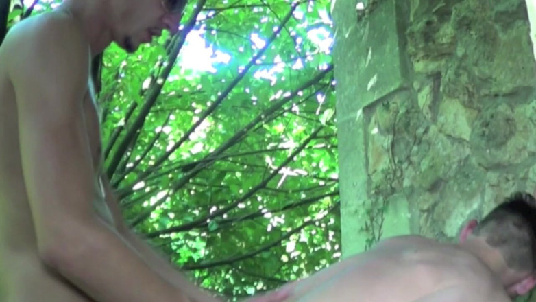 French Twinks Amator videos: Twink dikongkek dalam pelayaran hutan oleh zakar Arab xxl yang...