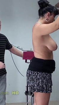 Yvonne Spanking Machine - Bareback-Auspeitschung