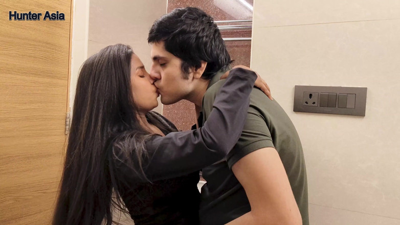 hunter Asia: Chico Engañando a Su Novia Follando a Su Amigo De...