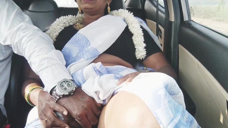 Telugu honey lips: E -2, повне відео, секс в машині, брудні розмови на телугу, індійська красива сексуальна домогосподарка в сарі з зятем, романтична подорож