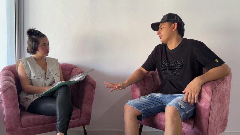 ManuelaAlvarez: Azgın Danışman Benden Kredimi Onaylayana Kadar Onu Kocaman Penisimle Sert...