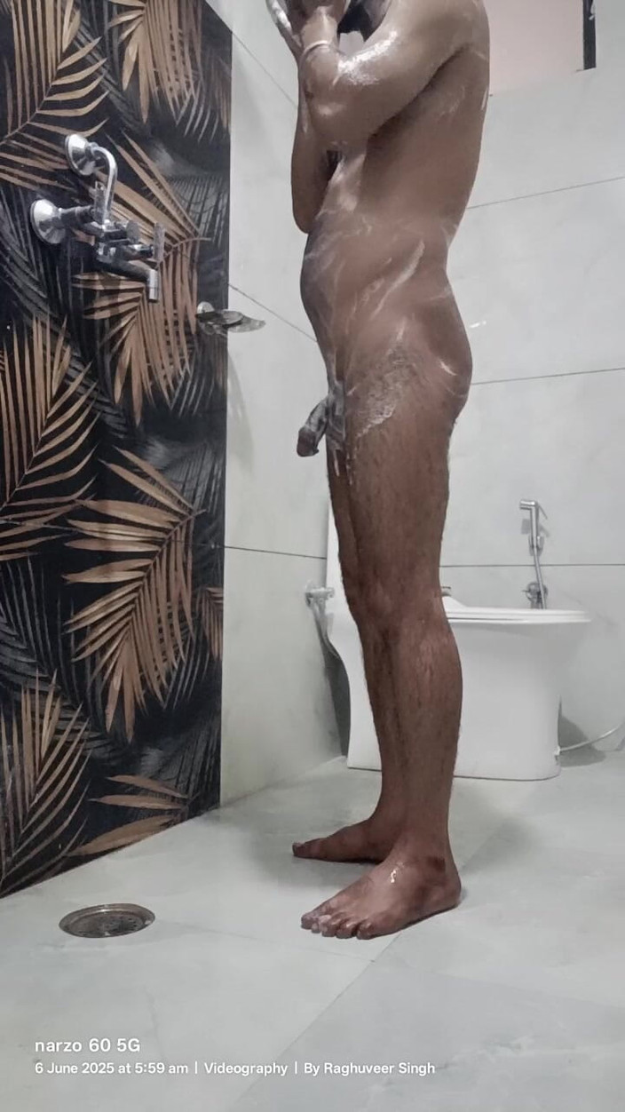 Rajasthani-old-lover: Pertunjukan melancap di bilik air