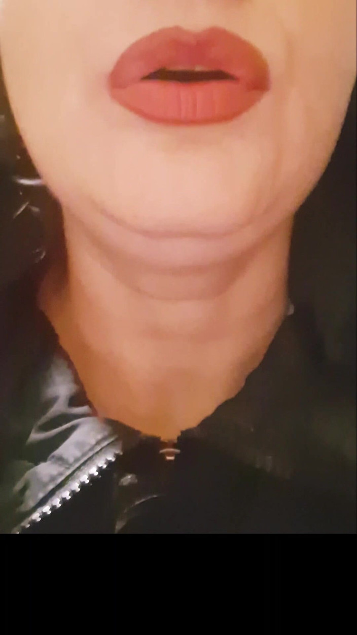 NataKuba: Doğal göğüslü orta yaşlı seksi kadın