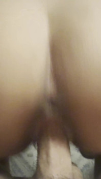 Filipina milf en primer plano de polla gruesa monta a chorreo de leche - Lexxi Wett