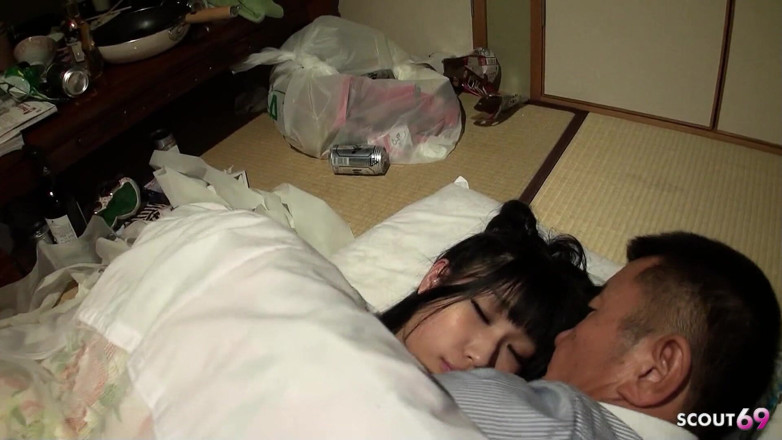 Asian porn collection: Stiefvader verleidt magere Japanse tiener Runa en krijgt ongecensureerde pijpbeurt