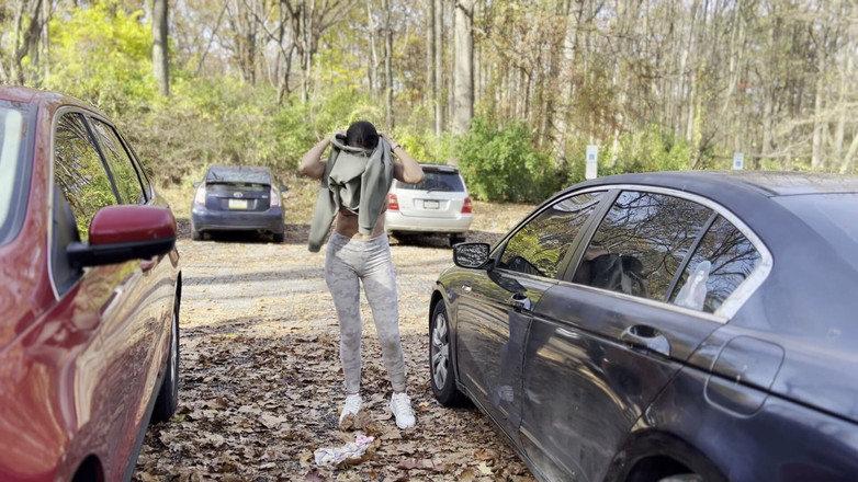 Sweet Buttocks: Snelle outfitruil door mijn auto in het park