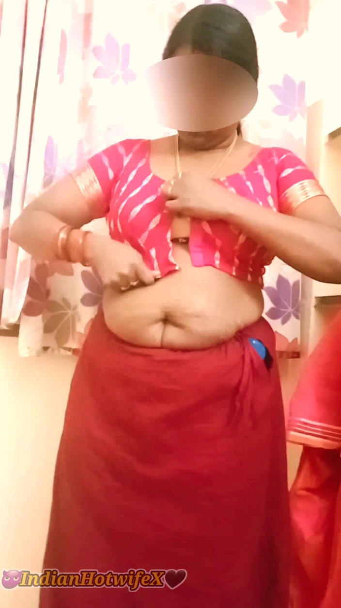 RenuRaj: Latha si istri super semok india yang lagi sange menggoda...