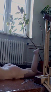 Tests d’endurance - la femme de ménage paresseuse Andrea doit aller à un entraînement de travail dur