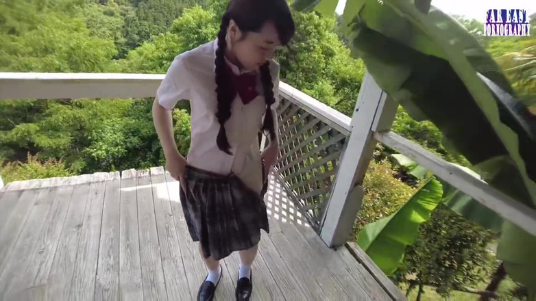 Far East pornography: Slick Venkovní škádlení s růžovou tipped f cup kráska namočená v...