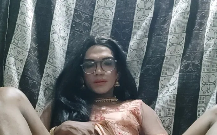 Keerthanakeerthi95: Desi Indian Shemale Cumming in Traditional Lehanga and Eating Her...