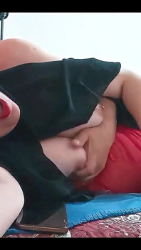 Indian Muslim Stepmother Gets Fucked by Her Stepson in the Morning
