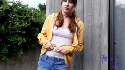 Princess Leia: Babysitter blows bubbles