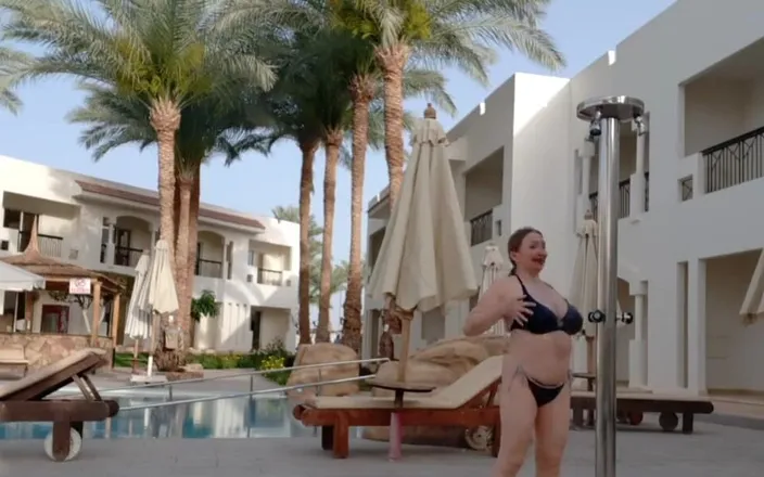 MariaOld: Hot Granny in Bikini