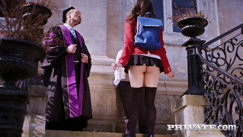 Private.com: Francesca Di caprio in uniforme del college prende azione anale