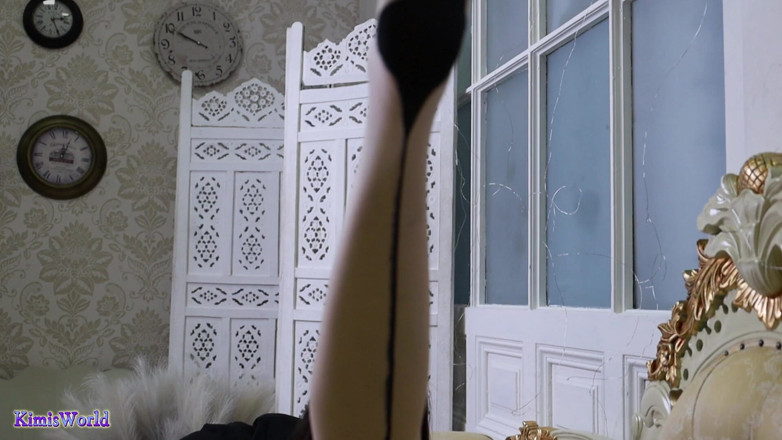 KimisWorld: Godaan lambat &amp; penolakan - cewek dengan stoking nilon tipis, footplay close-up...