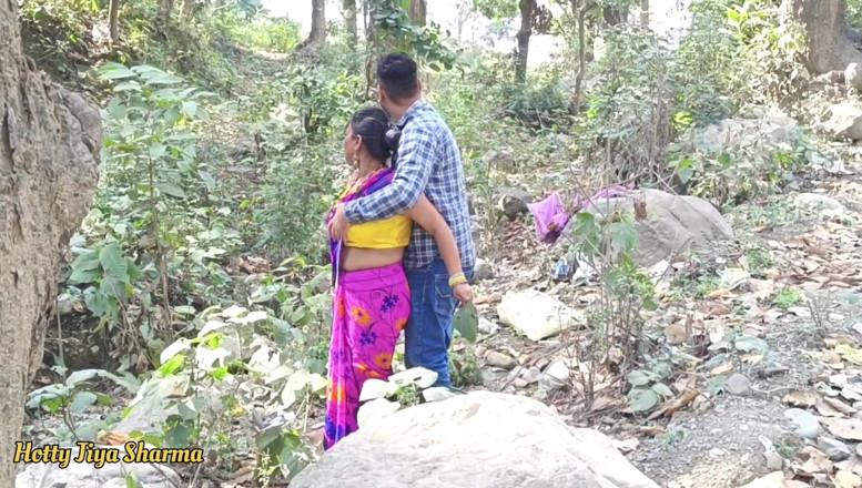 Desi Club House: Stepfather Caught His Stepdaughter for Sex From Outside Village