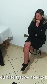 Havaalanı araması, tutuklamayı önlemek için yolcuya seks yapıyor