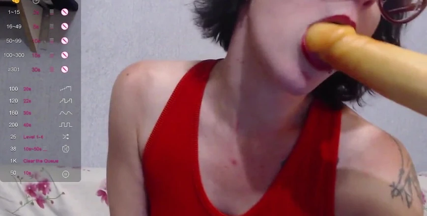 HellENXxOo: Skinny Hottie Suck Your Hard Dick