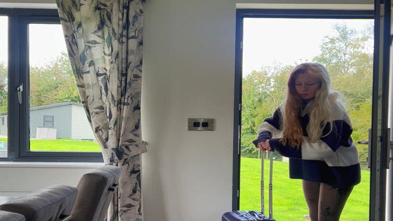 Emojizz: Late Checkout Hook up