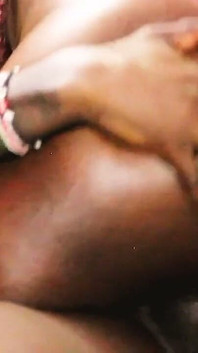 MILF eboni menunggang creampie