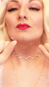 ASMR video: Latexové rukavice sestry. Doktor Santa dívka škádlí s úsměvem a zblízka. Arya Grander.